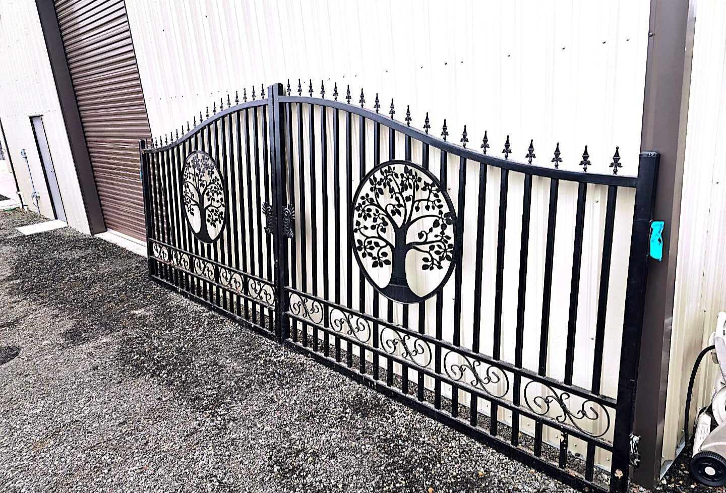 20x8_ft_Steel_Dual_Swing_Driveway_Gate