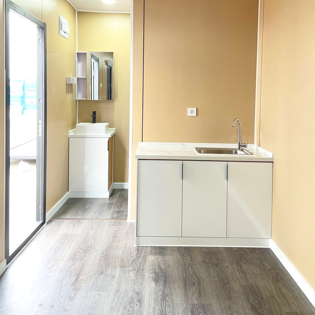 40ft Container House with 1 Bathroom