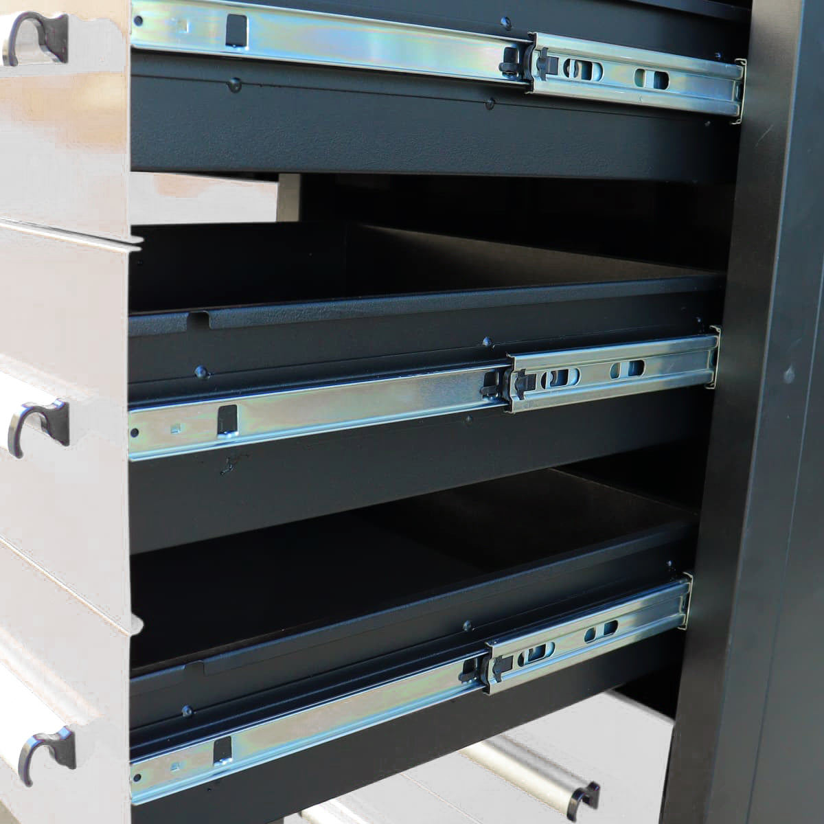7ft-28-drawers-Silver-Workbench