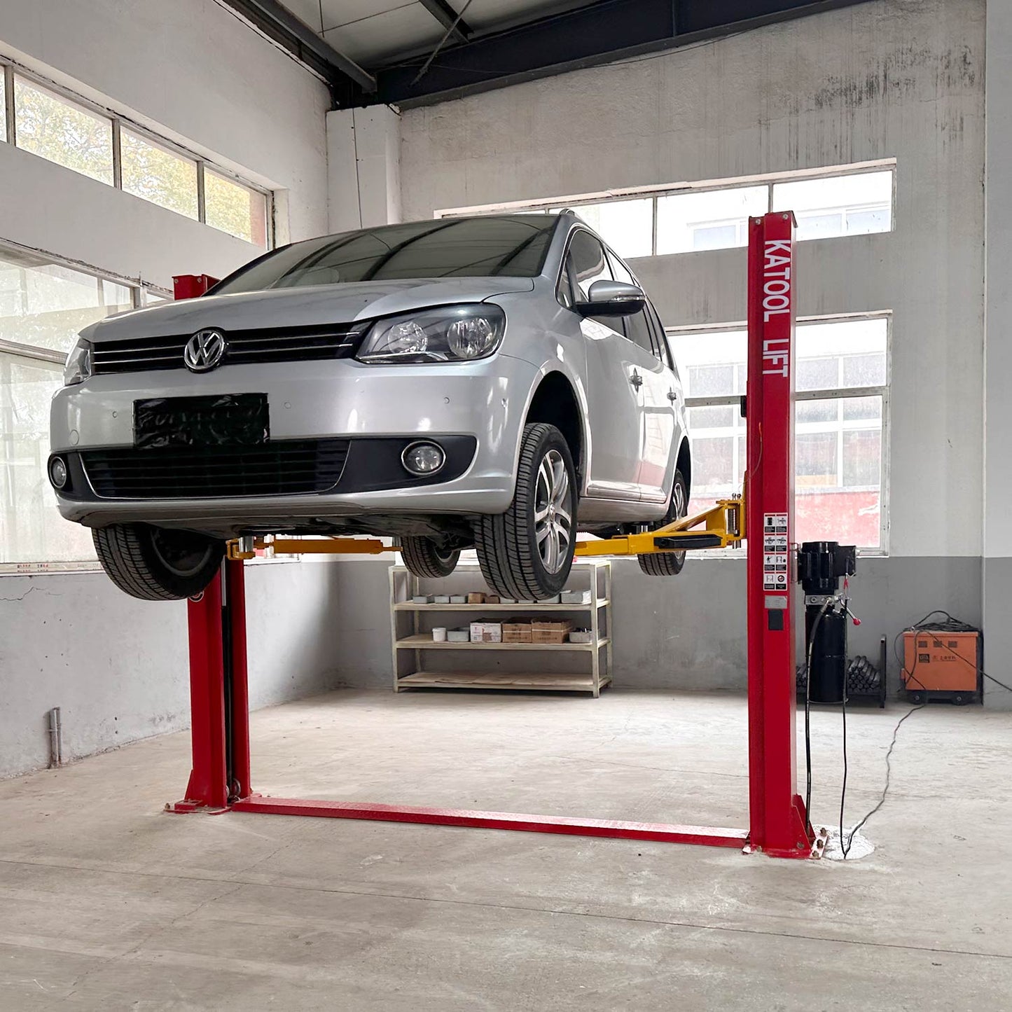 KT-H100 2 post car lift is applied in a home garage