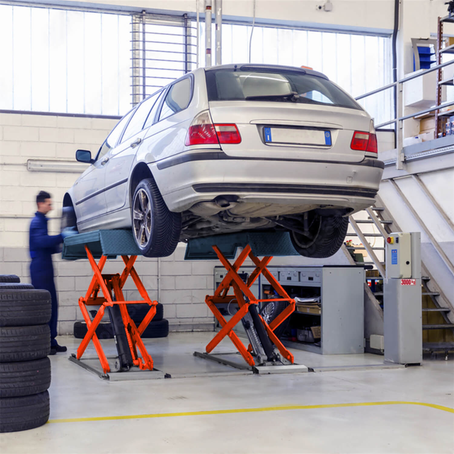 KT-X80 Mid Rise Scissor Lift is lifting a car