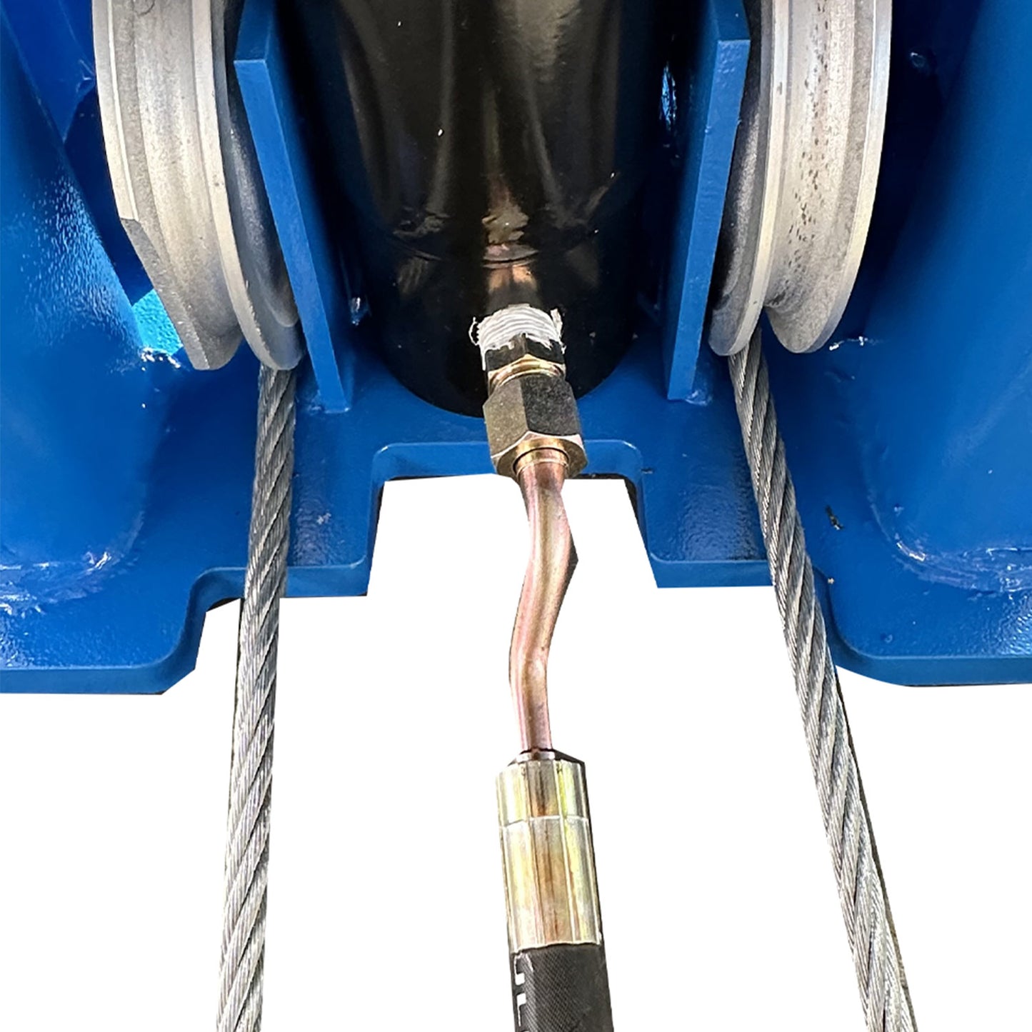 The chain sheave reduces friction between the chain links for smoother movement