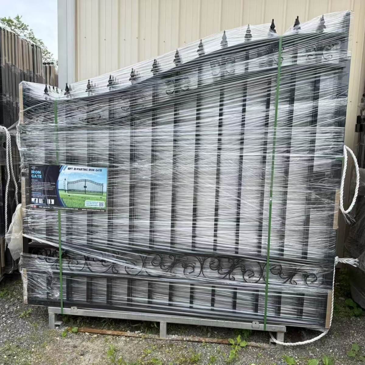 Packaged 16ft dual swing driveway gate with no decor