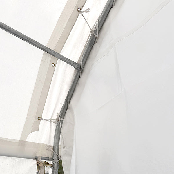 Tighten the fabric to the frame